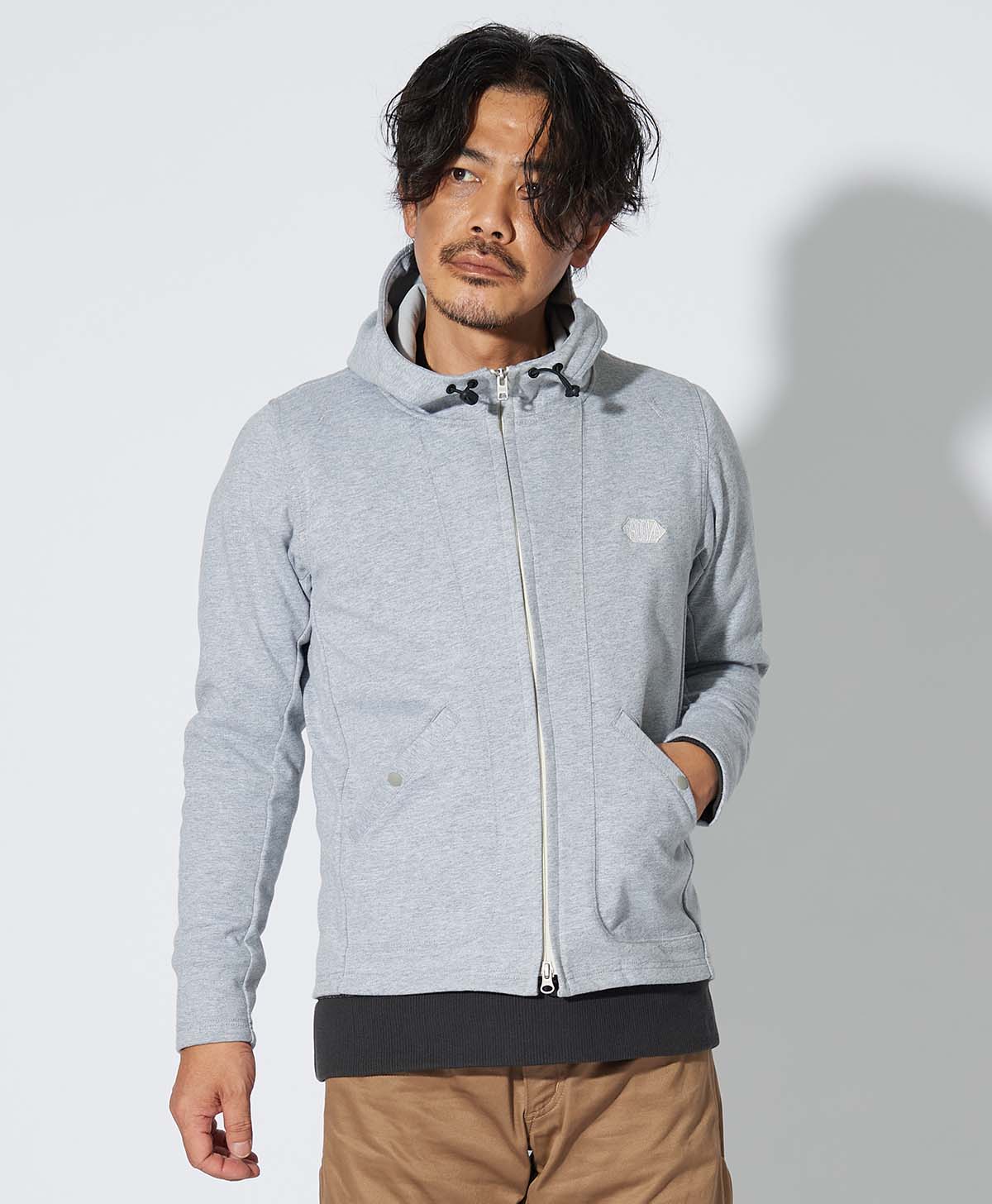 173cm 62kg サイズL /インナー:ロンT