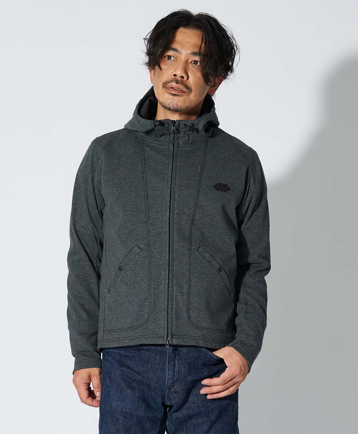 173cm 62kg サイズL /インナー:ロンT
