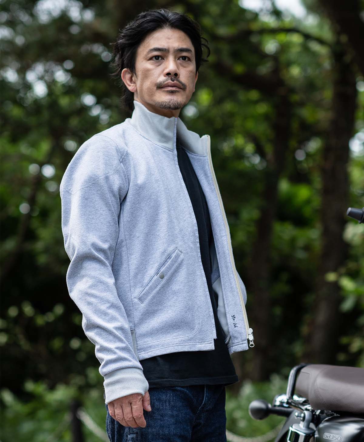 173cm 62kg サイズL /インナー:ロンT