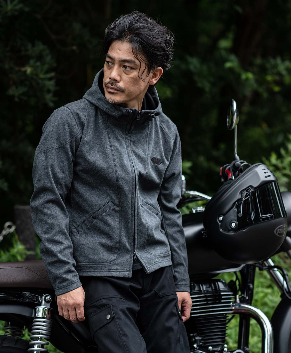173cm 62kg サイズL /インナー:ロンT