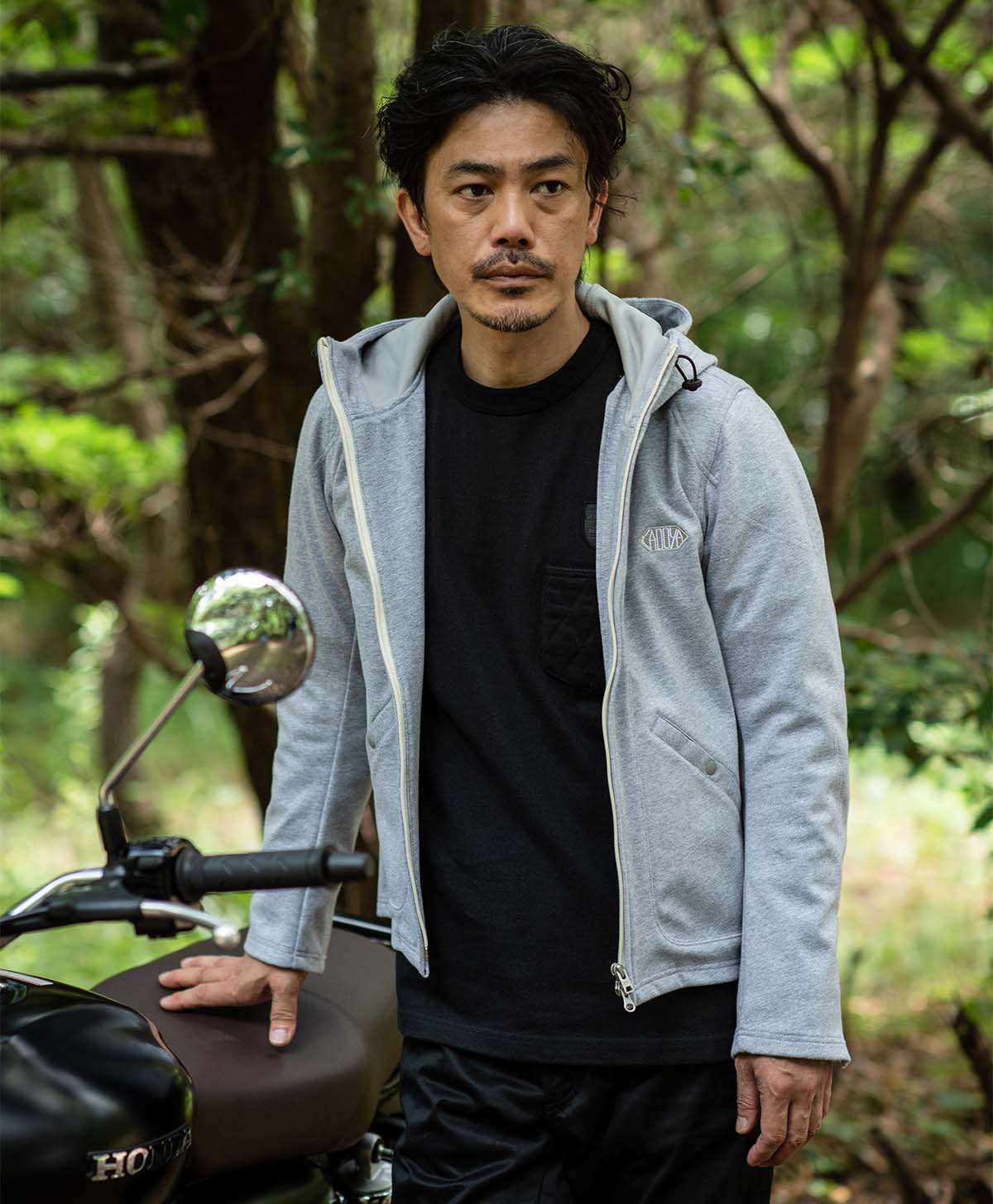 173cm 62kg サイズL /インナー:ロンT