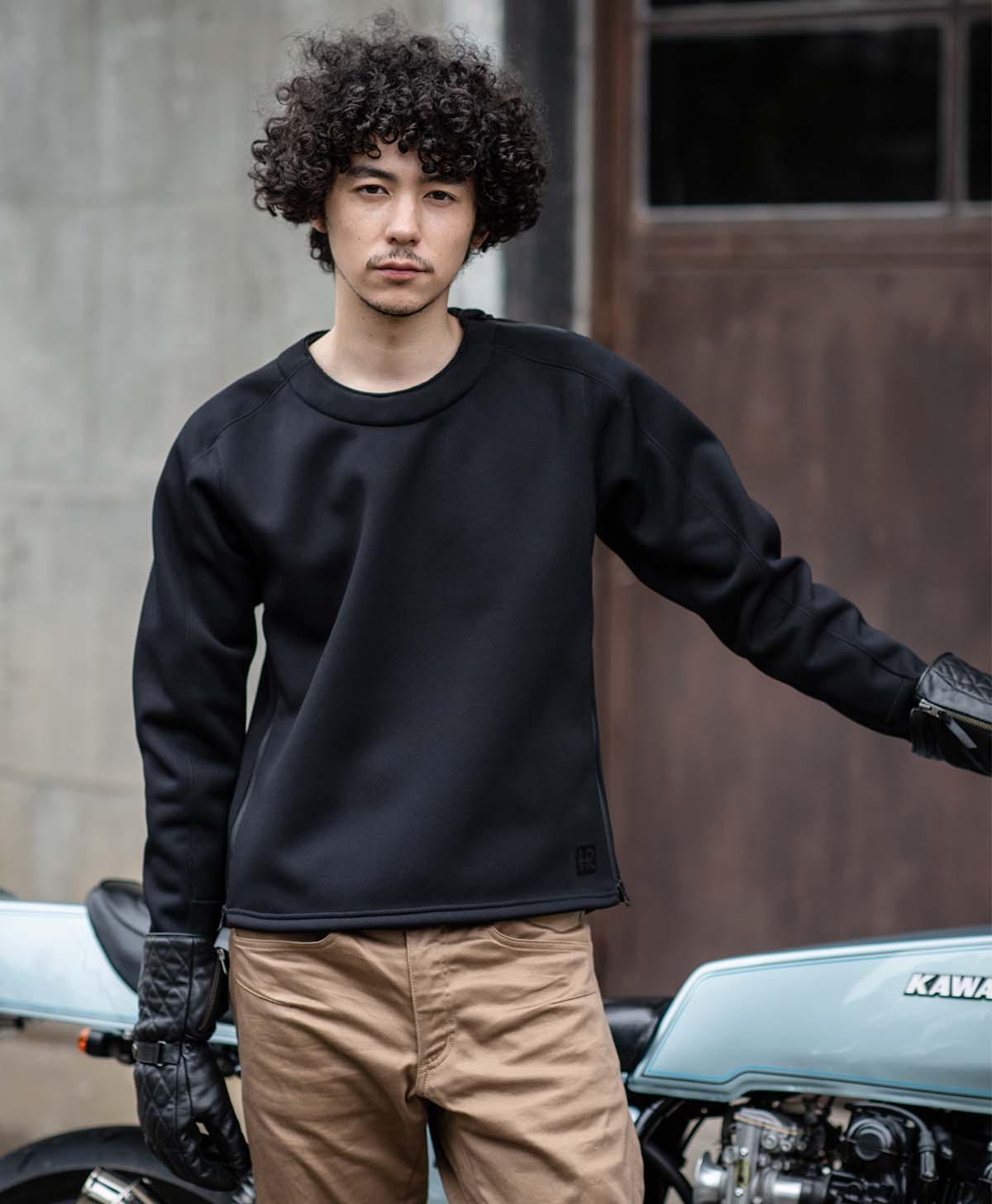 H184 B89 W71 サイズL Tシャツ着用