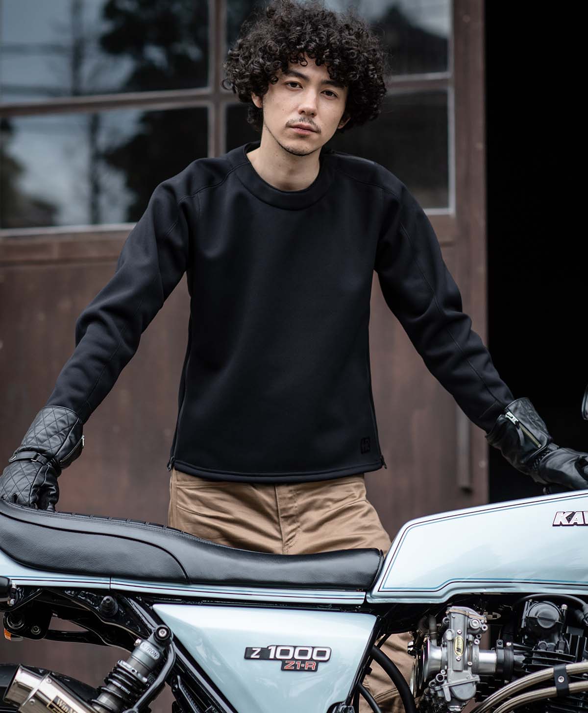 H184 B89 W71 サイズL Tシャツ着用
