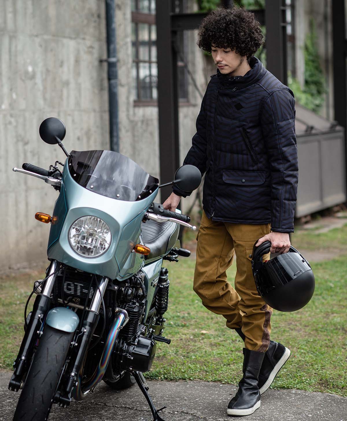H184 B89 W71 サイズL Tシャツ着用