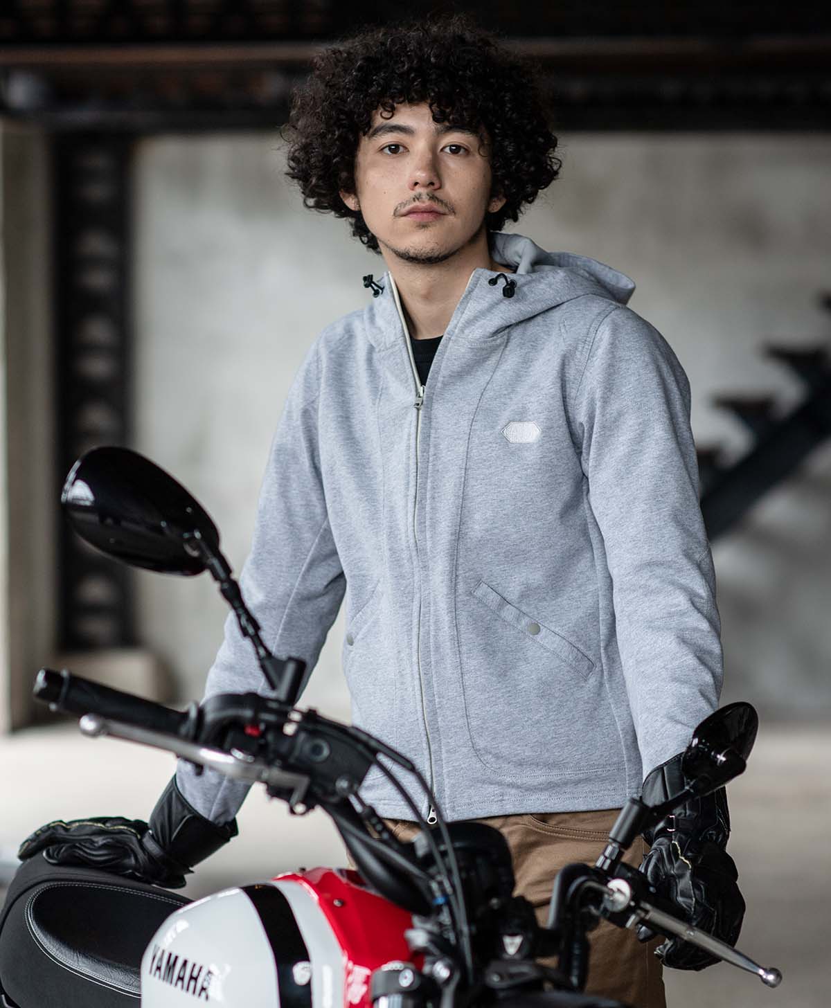 H184 B89 W71 サイズL Tシャツ着用