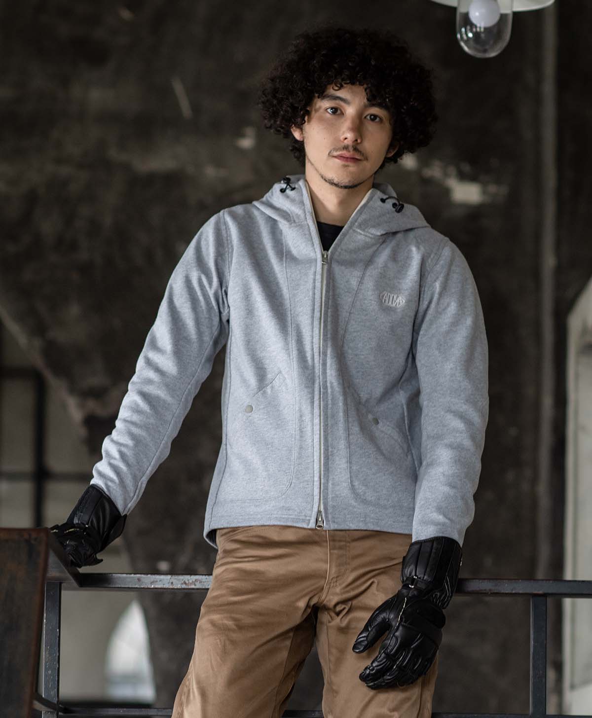 H184 B89 W71 サイズL Tシャツ着用