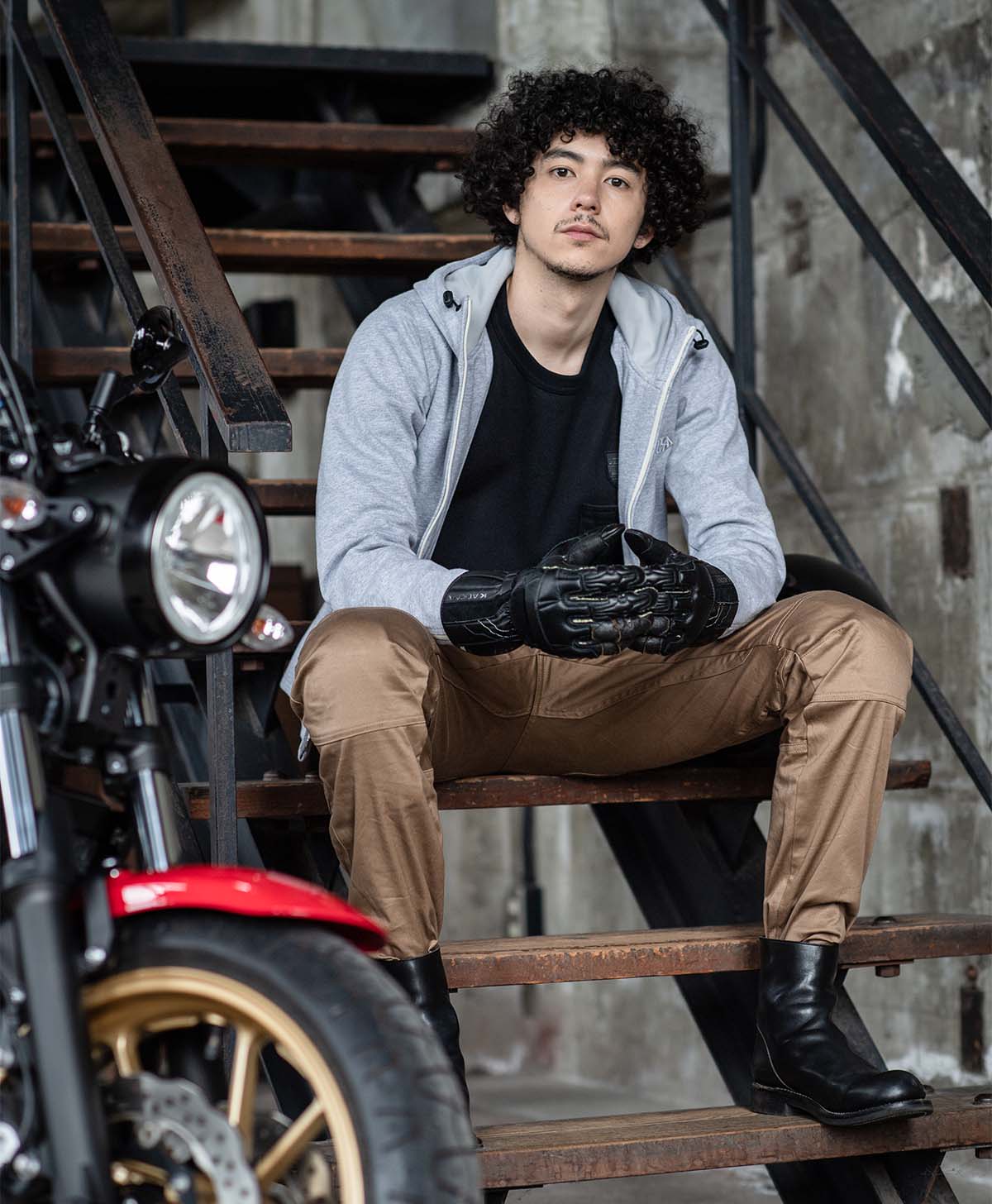 H184 B89 W71 サイズL Tシャツ着用