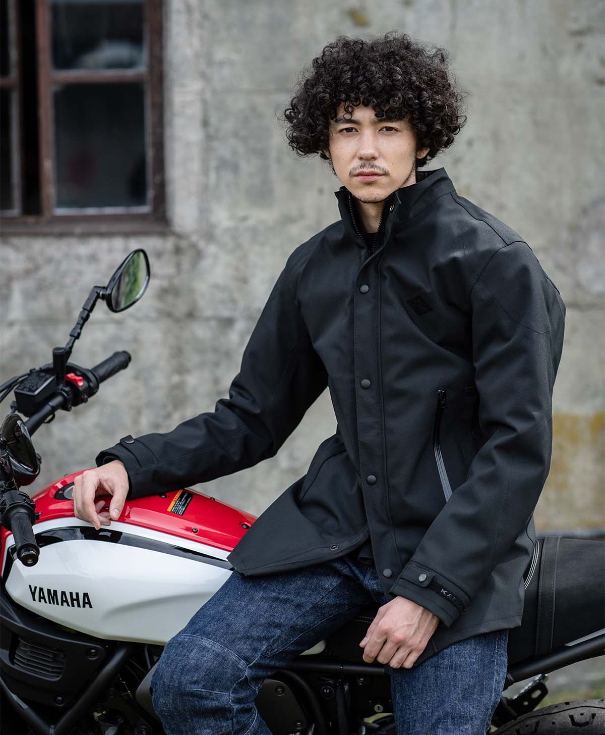 H184 B89 W71 サイズL Tシャツ着用