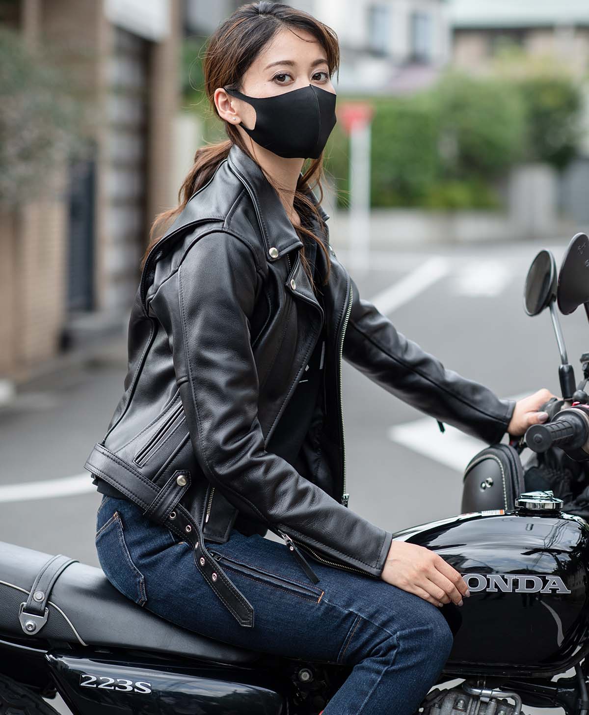 H170 B83 W59 H84 サイズM Tシャツ着用