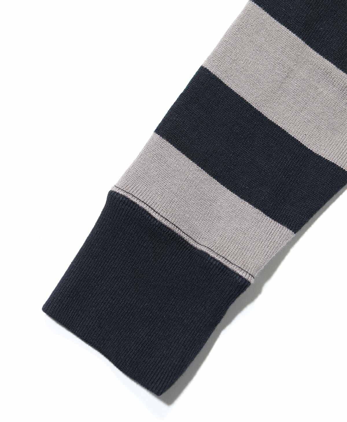 袖口はニットリブ仕様