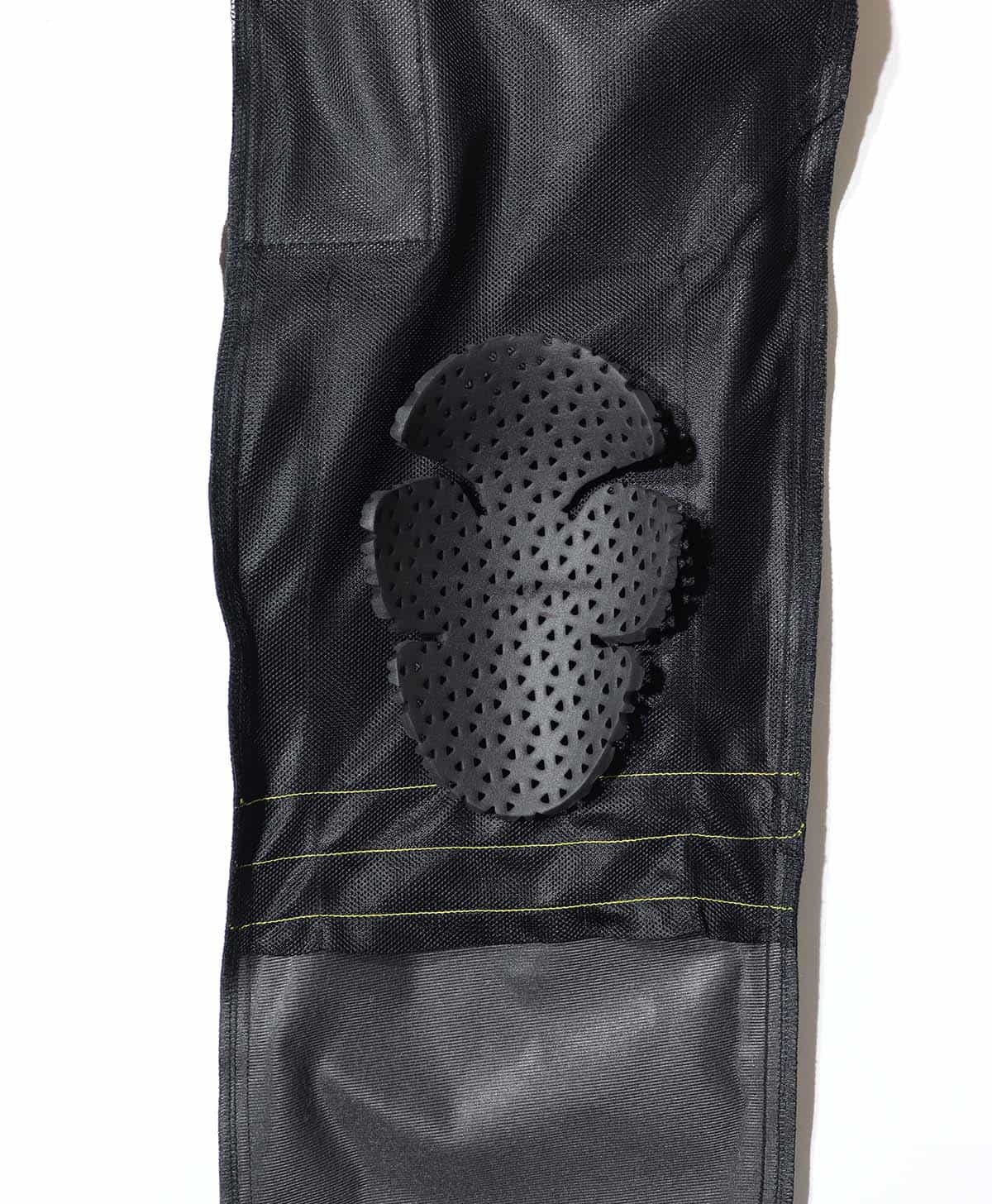 パッドポケットのステッチを着る事によりパッド位置を調整可能