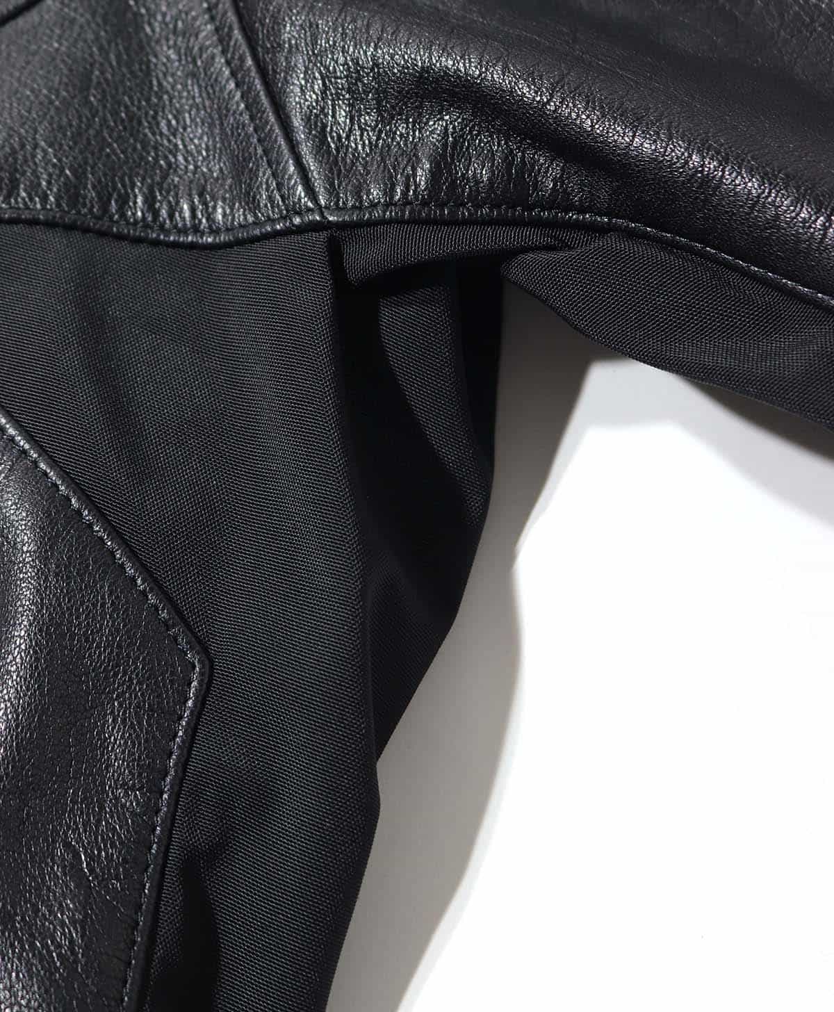 柔軟で軽いゴートスキンとストレッチナイロンを用いストレスのない着心地を実現