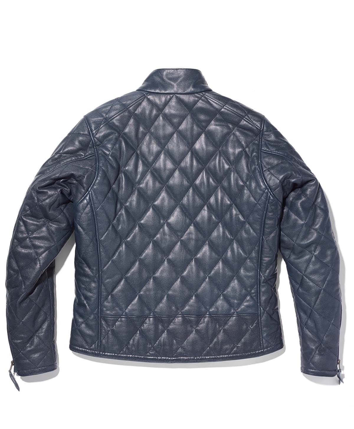 新色のネイビーが登場