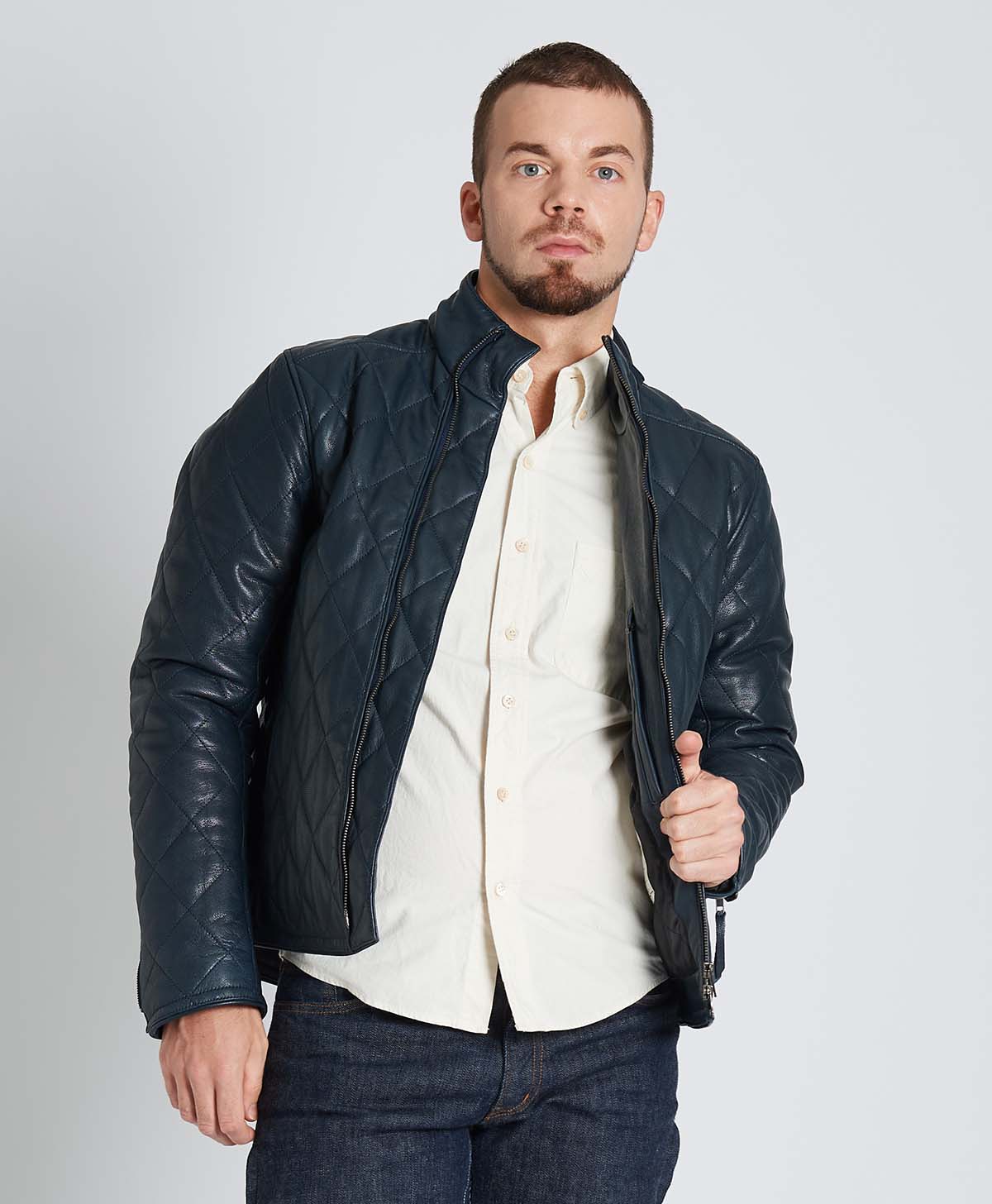 176cm 75kg サイズL シャツ着用