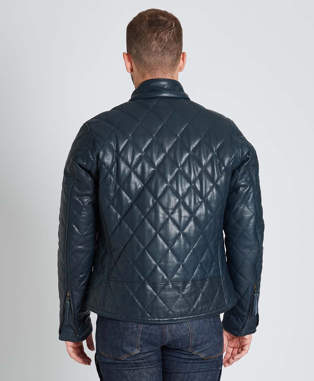 176cm 75kg サイズL シャツ着用