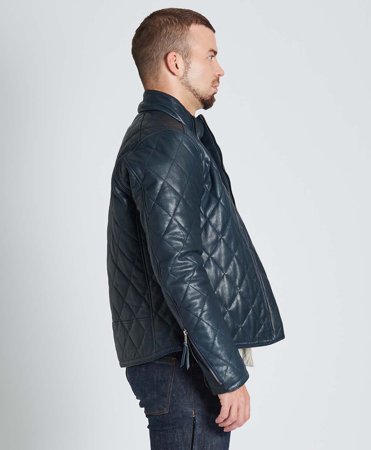 176cm 75kg サイズL シャツ着用