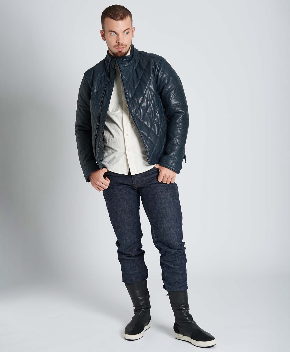 176cm 75kg サイズL シャツ着用