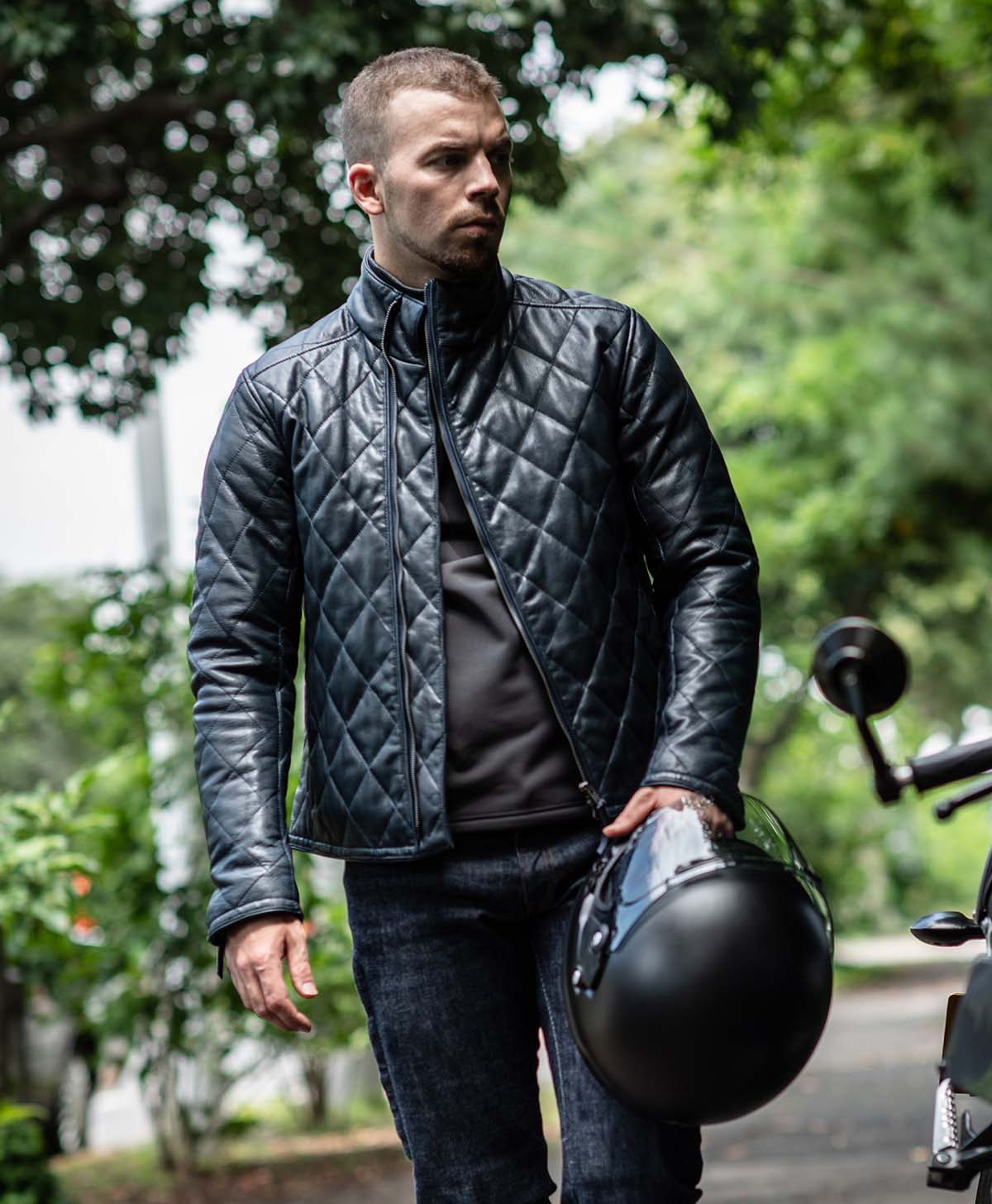 176cm 75kg サイズL シャツ着用