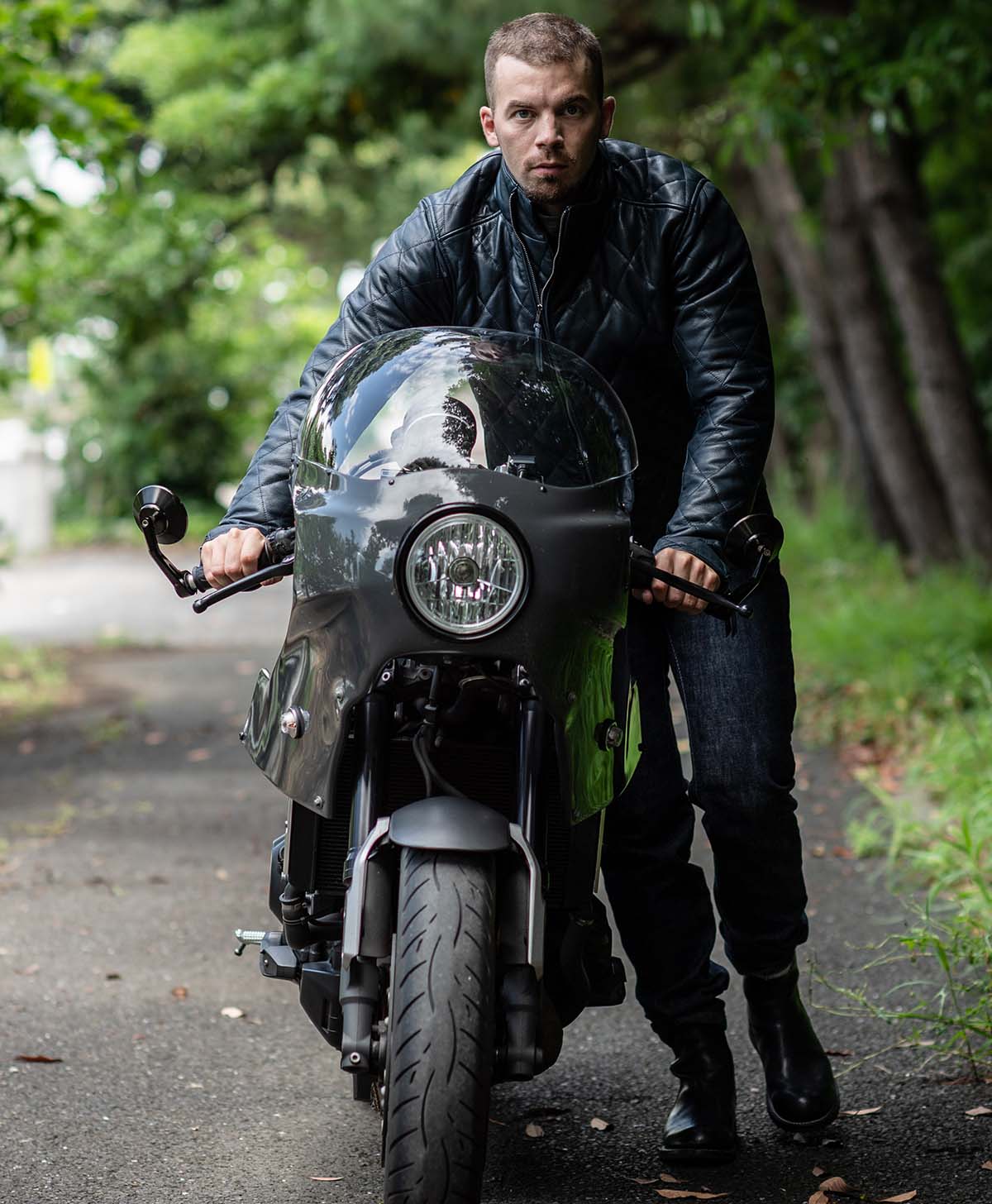 176cm 75kg サイズL シャツ着用