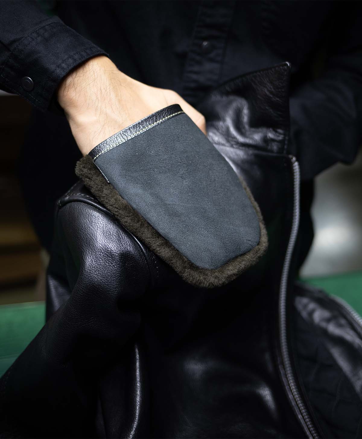 Mouton-Glove (guanto lucido in pelle)