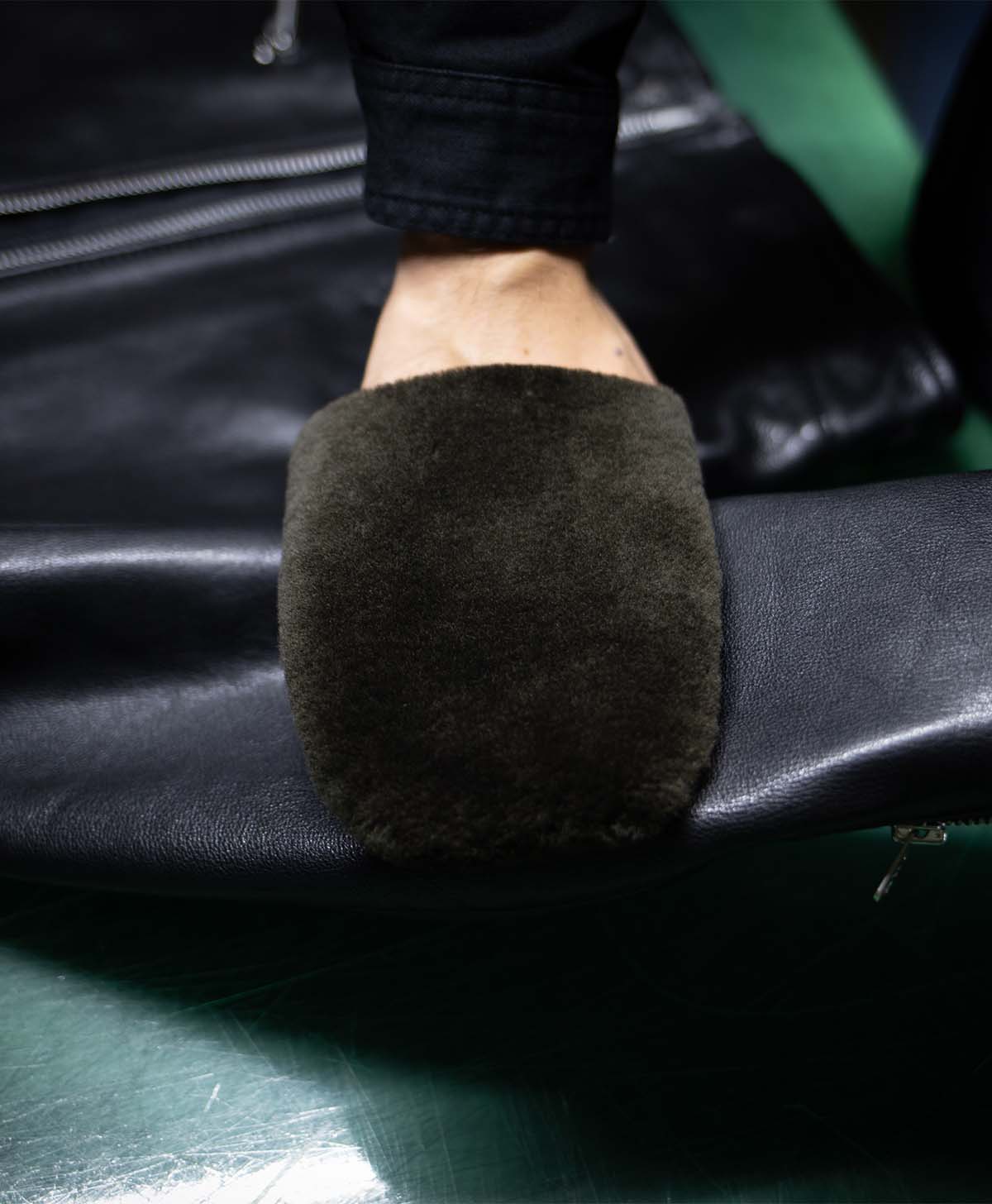 Mouton-Glove (guanto lucido in pelle)