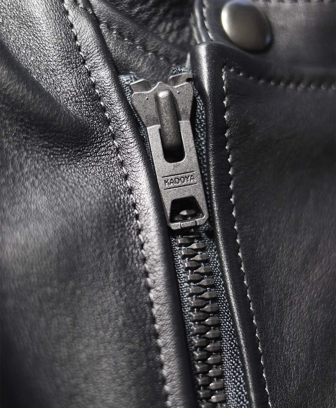 YKK製スタイダーに刻まれるKADOYAのロゴ