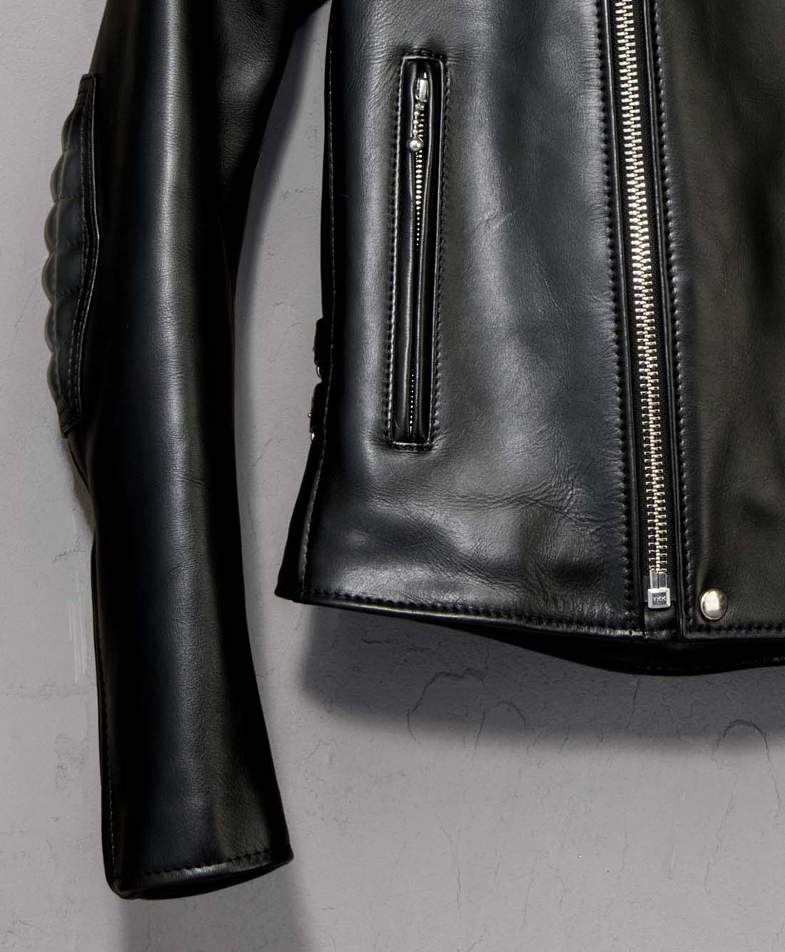 伝統的な長さに設定された着丈