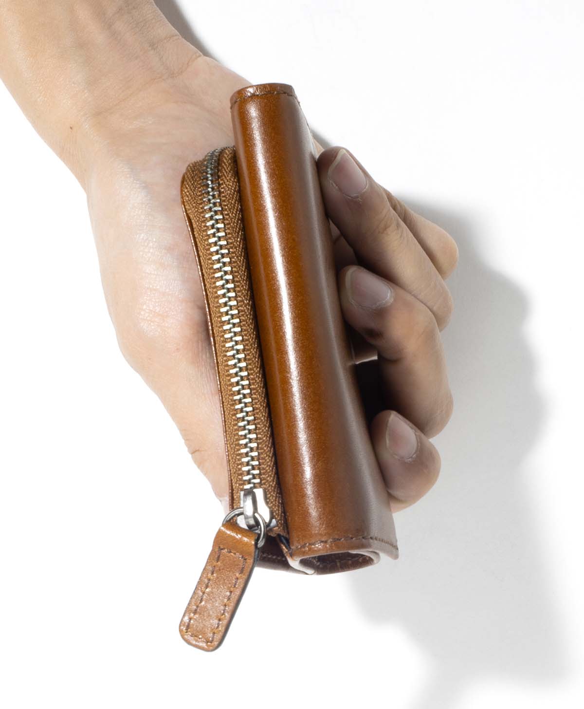 キーケース、札入れ、コインケースが一体ながらも薄くコンパクトに纏まる