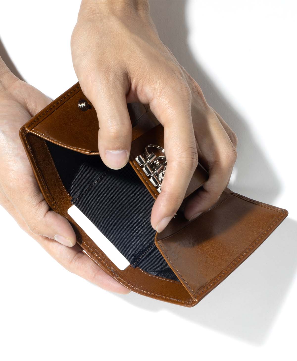 札入れ側に1箇所カードポケットを配置