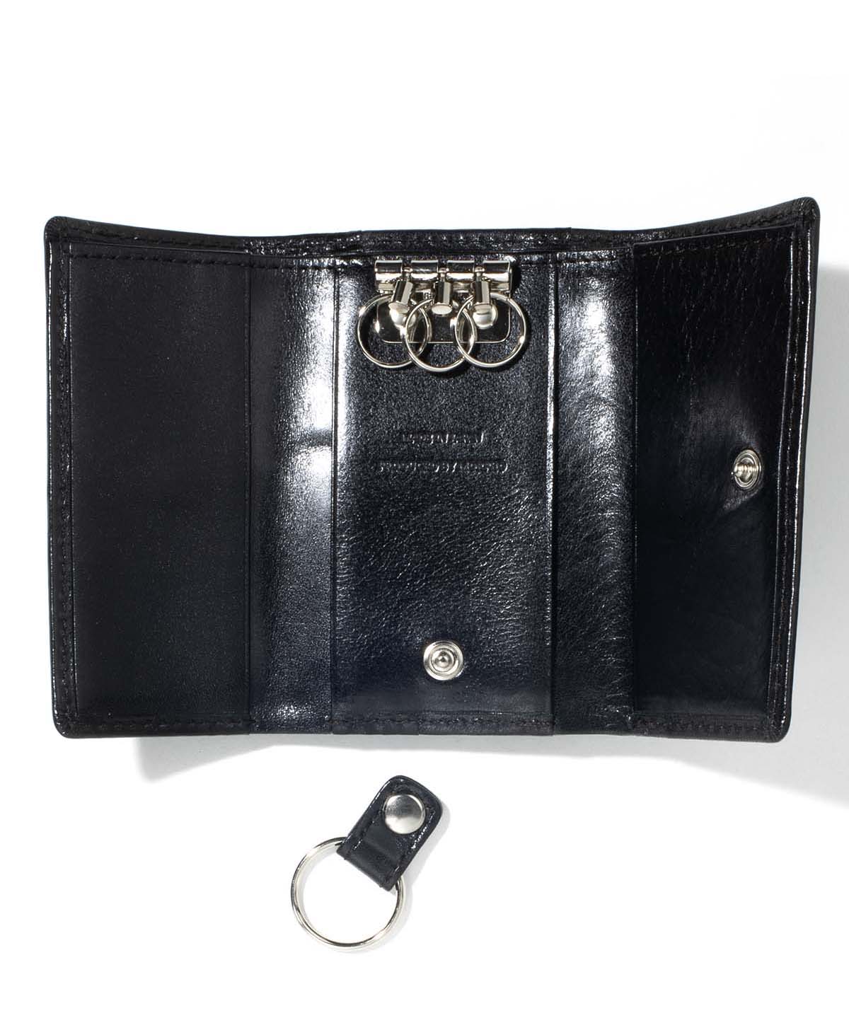 バイク車体への干渉を考え、1本のキーはスナップボタンで簡単に着脱できる仕様