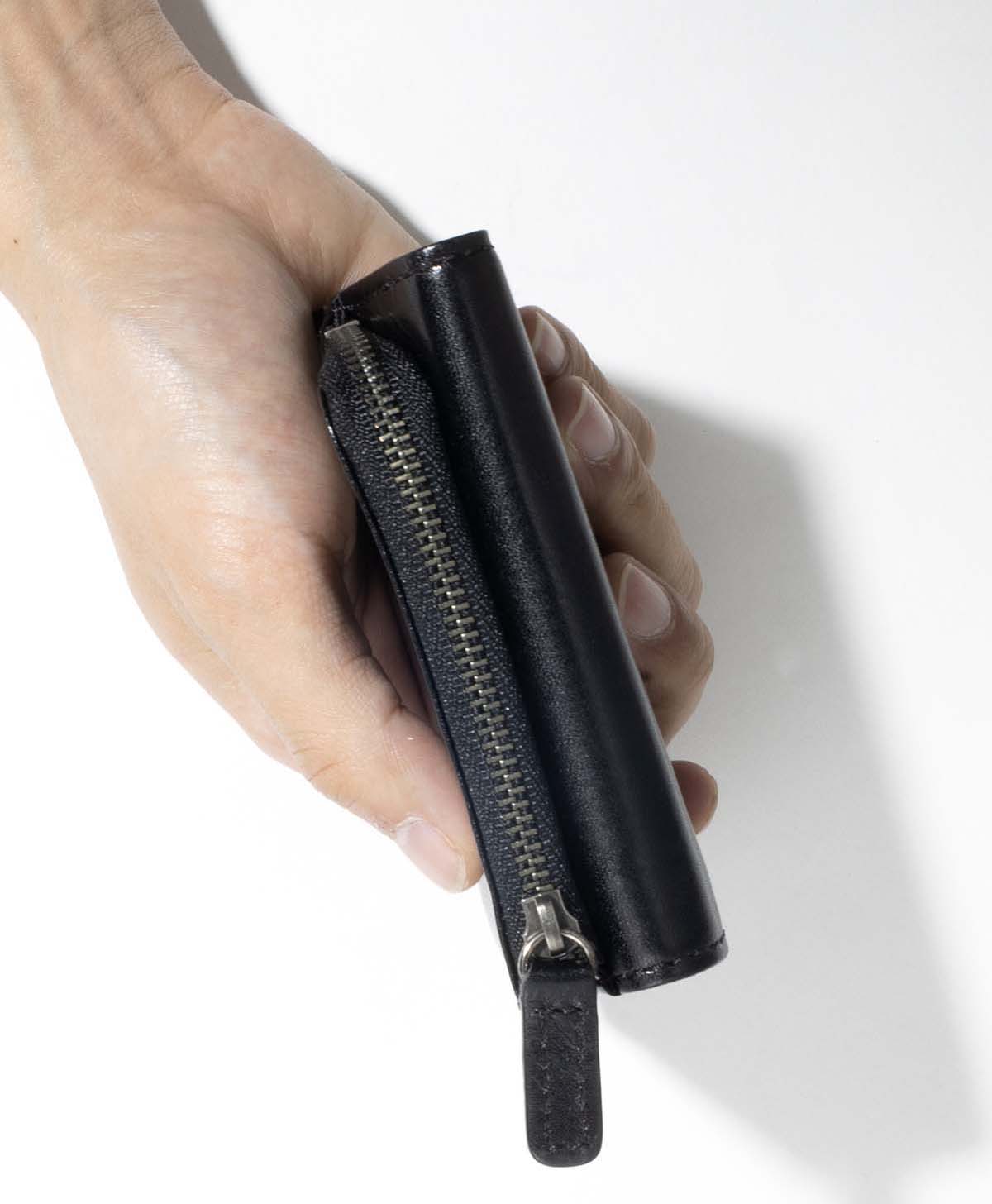 キーケース、札入れ、コインケースが一体ながらも薄くコンパクトに纏まる