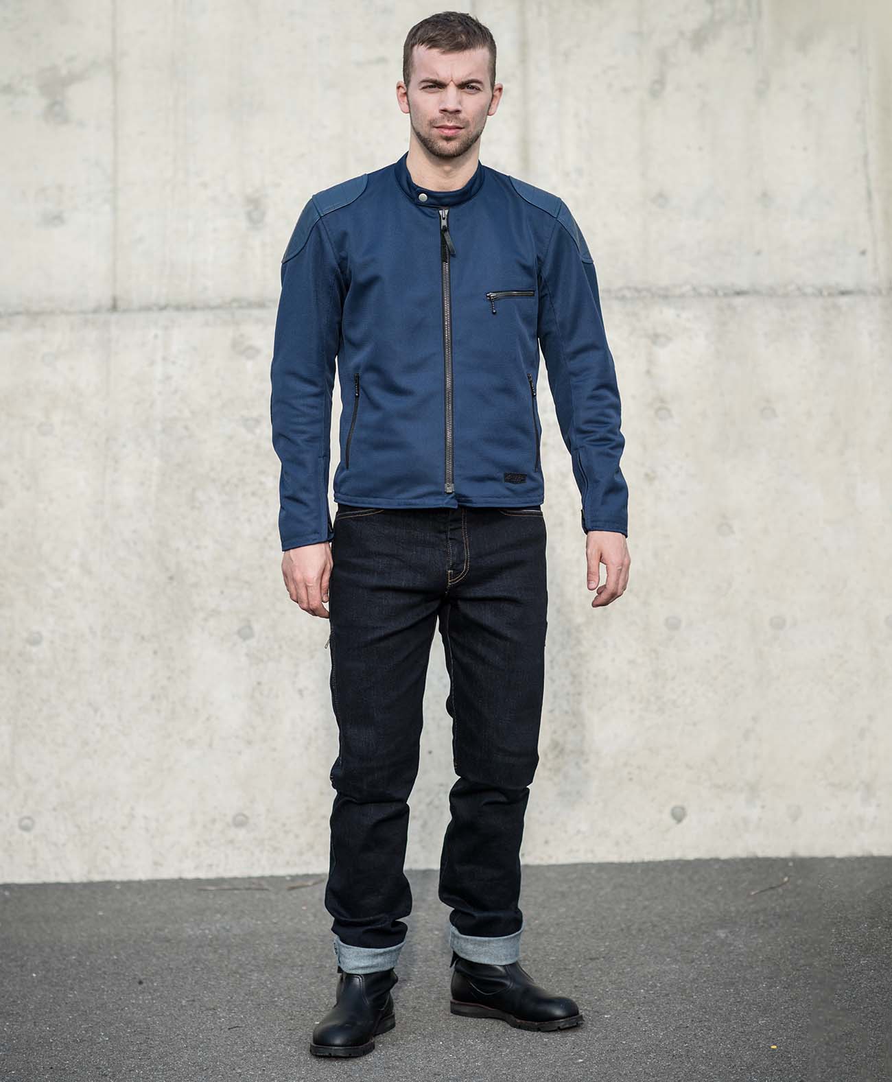 176cm 72kg サイズL Tシャツ着用