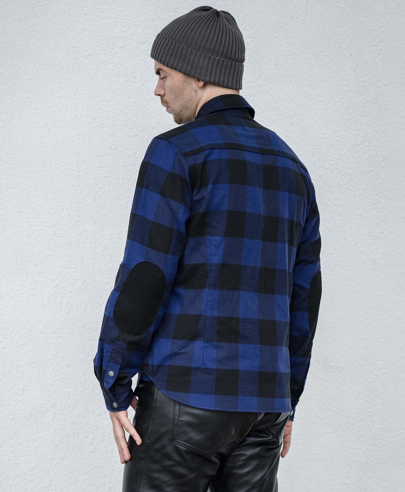 176cm 72kg サイズL Tシャツ着用