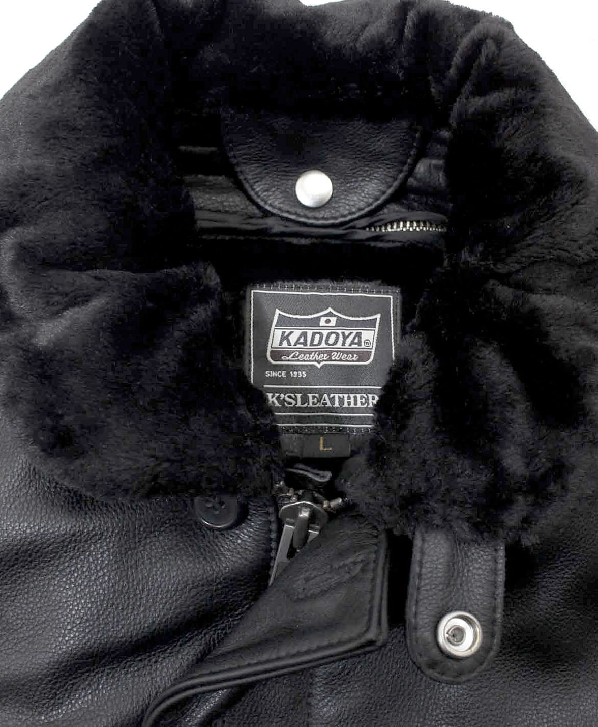 襟下には”K'SLEATHER"タグが付く