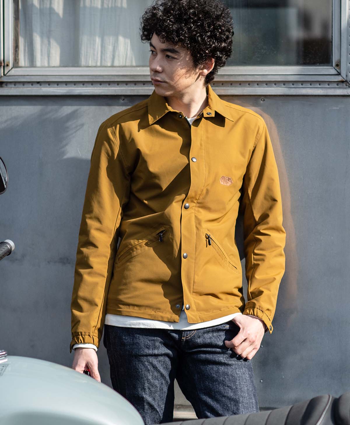 H184 B89 W71 サイズL Tシャツ着用