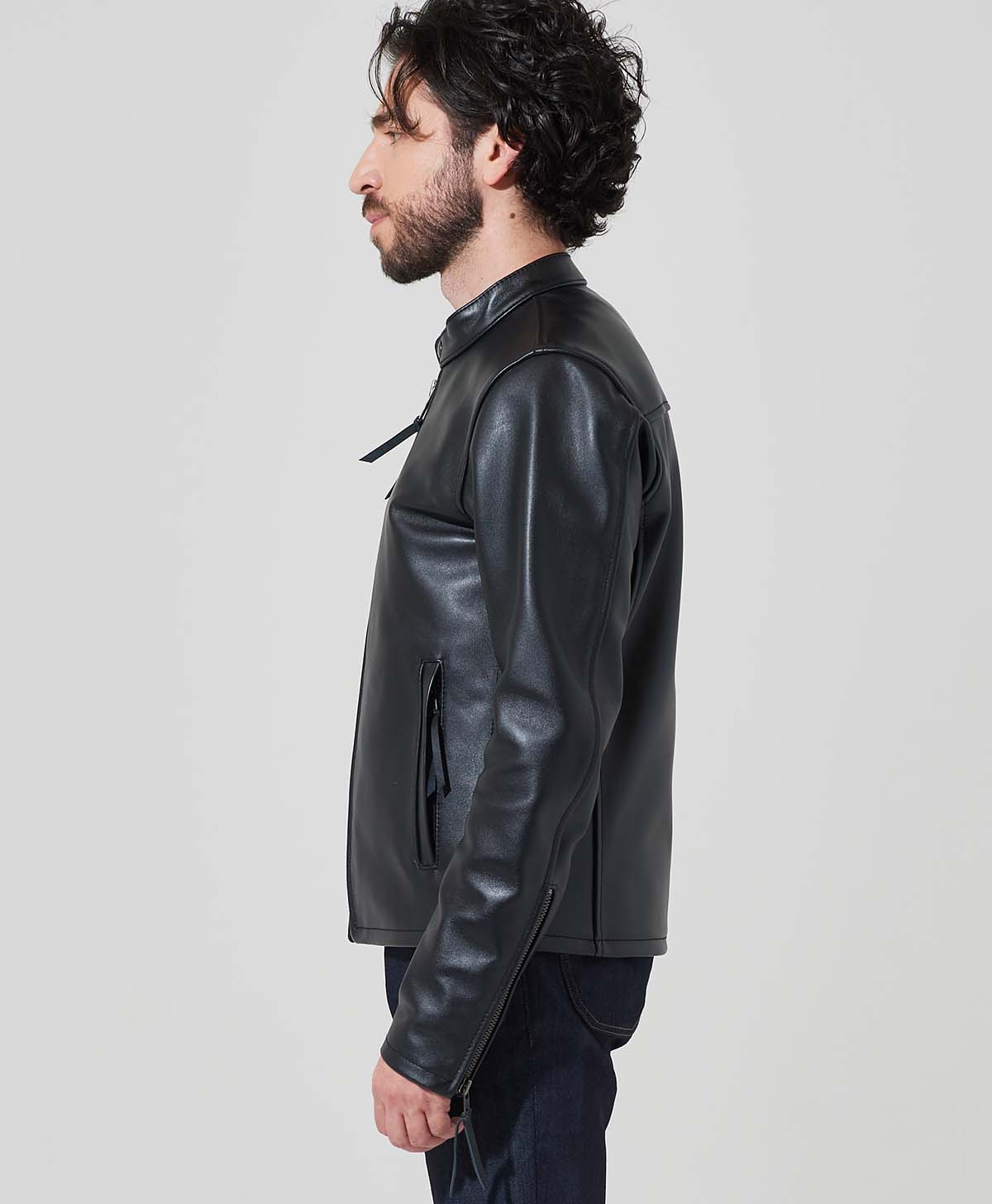 H175 B89 W78 サイズL ロンT着用