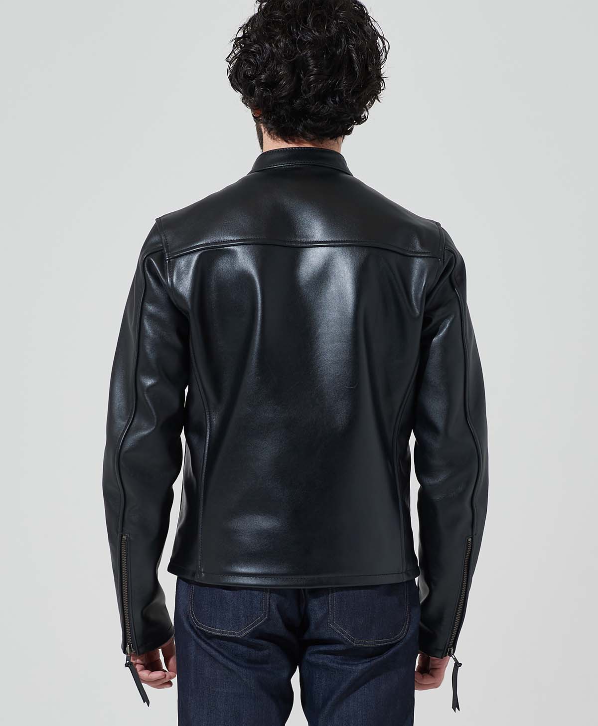 H175 B89 W78 サイズL ロンT着用