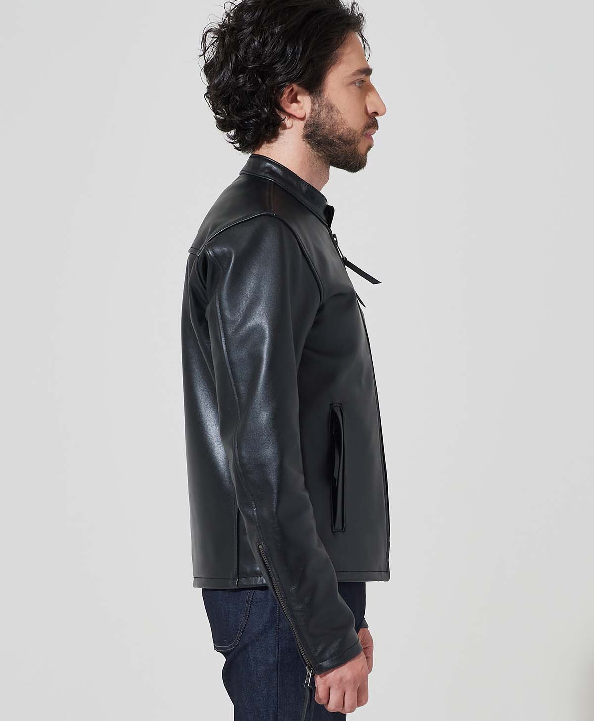 H175 B89 W78 サイズL ロンT着用