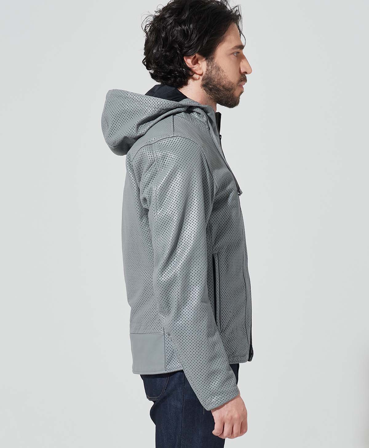 H175 B89 W78 サイズL Tシャツ着用