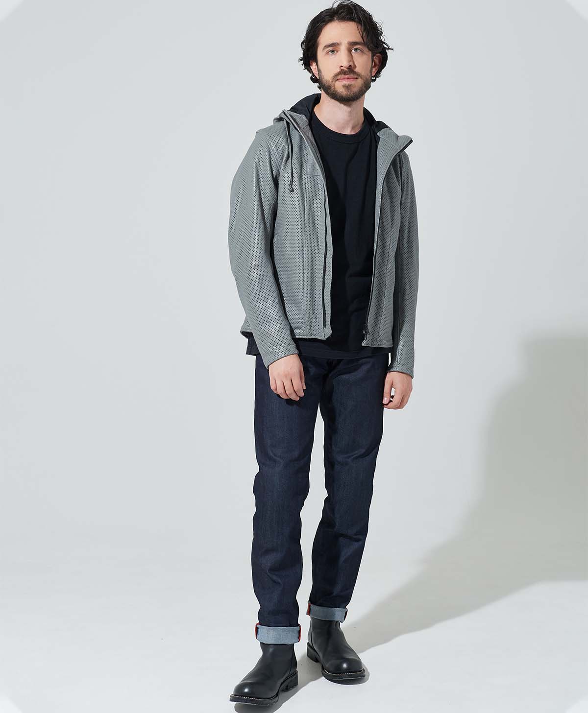 H175 B89 W78 サイズL Tシャツ着用