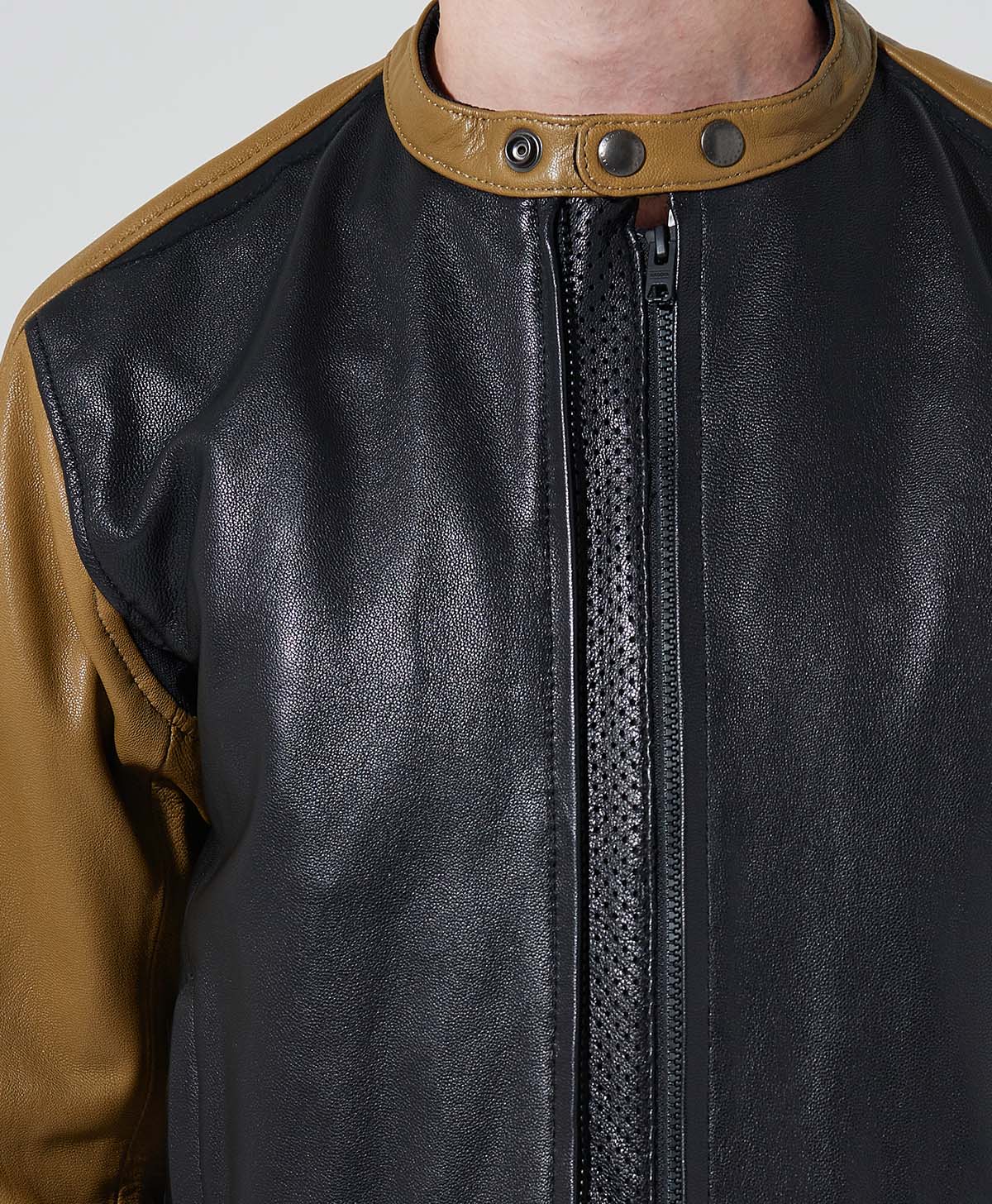ダブルフロント仕様により簡易的なベンチレーションとして機能する