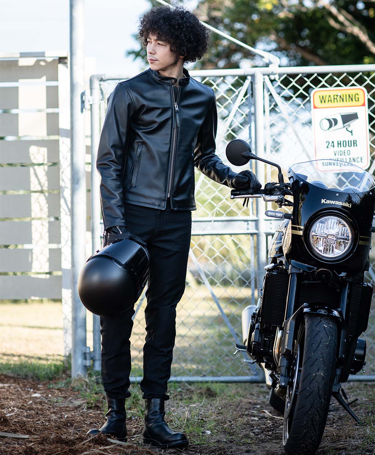 H184 B89 W71 サイズL Tシャツ着用