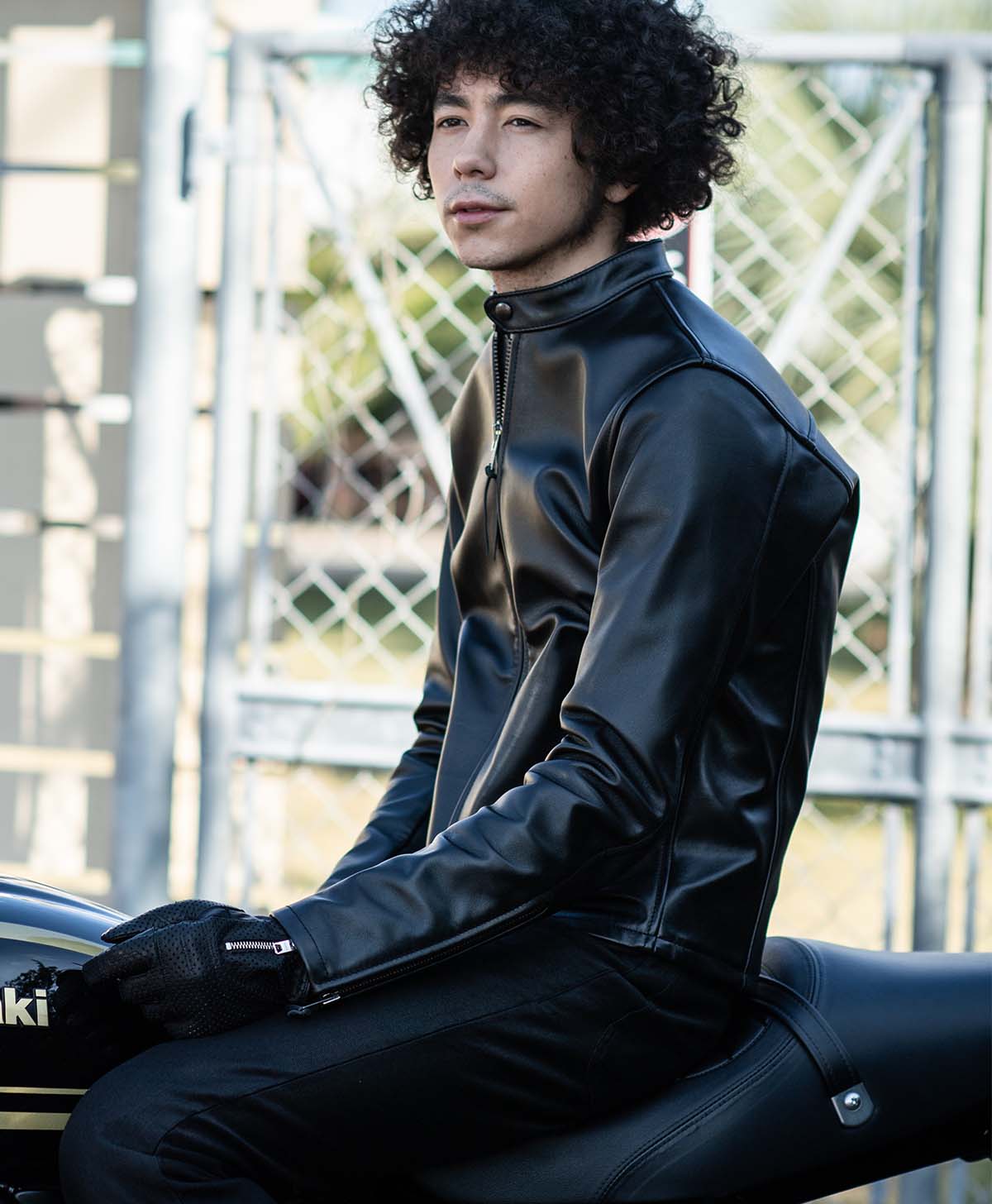 H184 B89 W71 サイズL Tシャツ着用