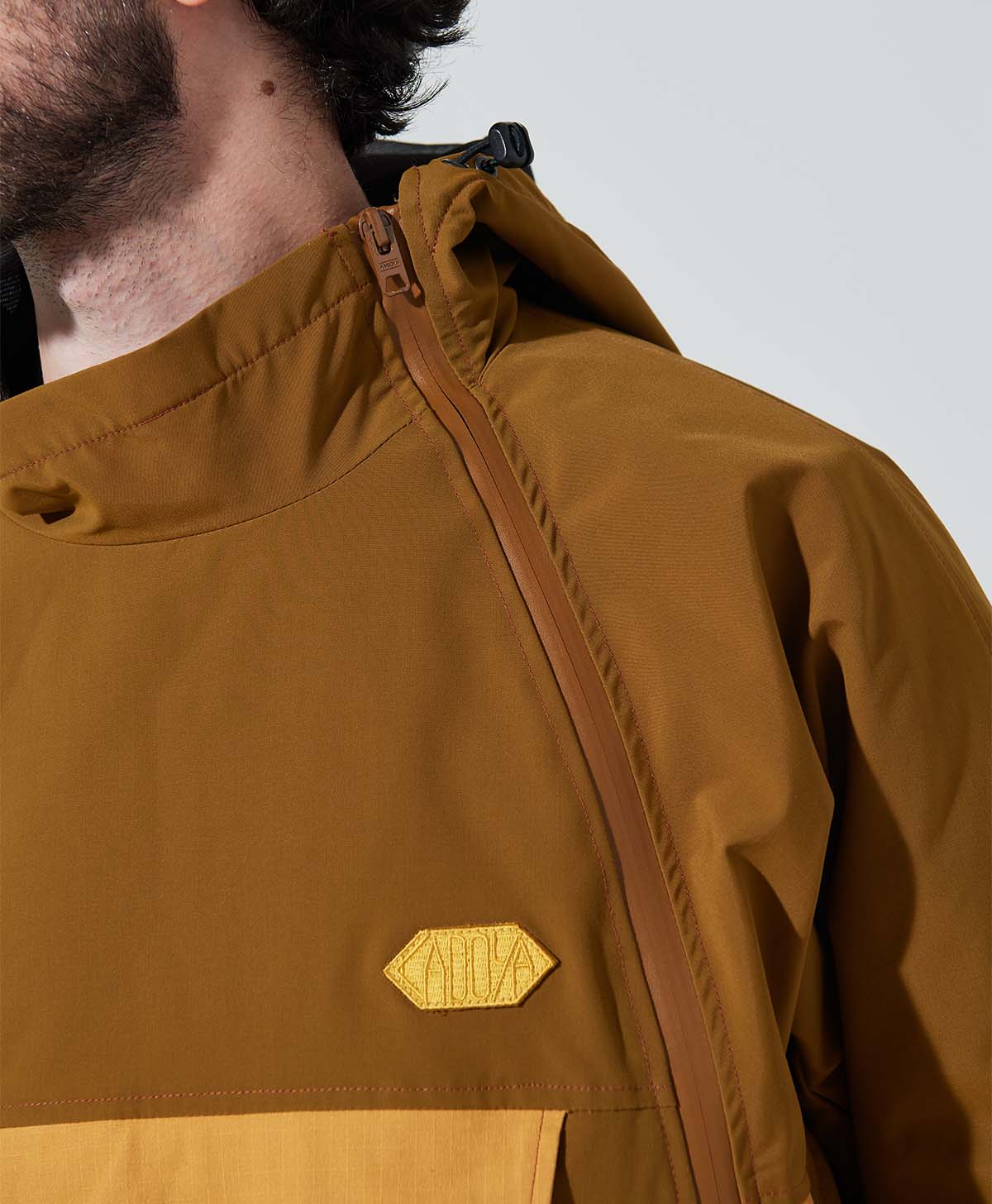 ROUND ZIP ANORAK / ブラウン