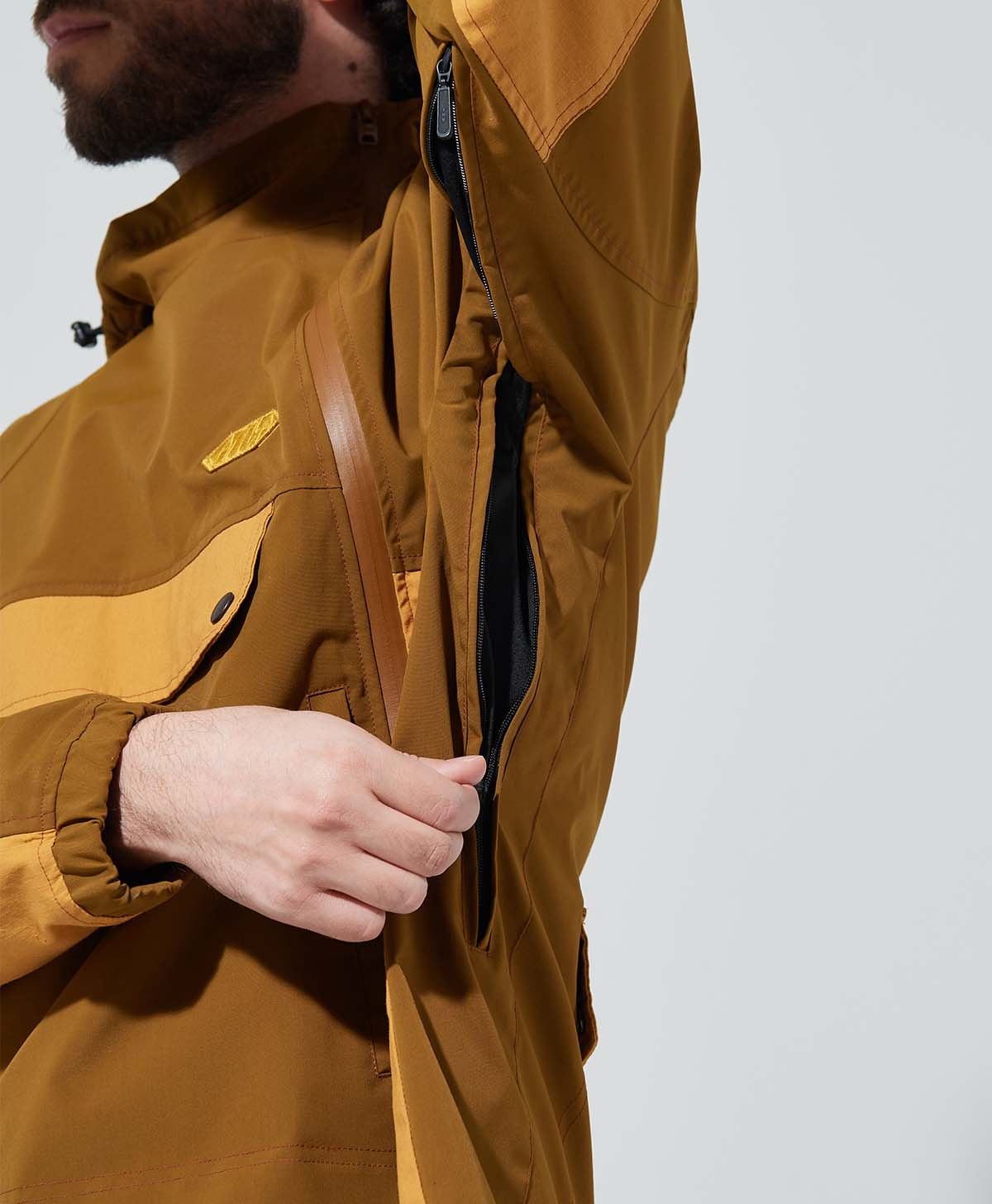ROUND ZIP ANORAK / ブラウン