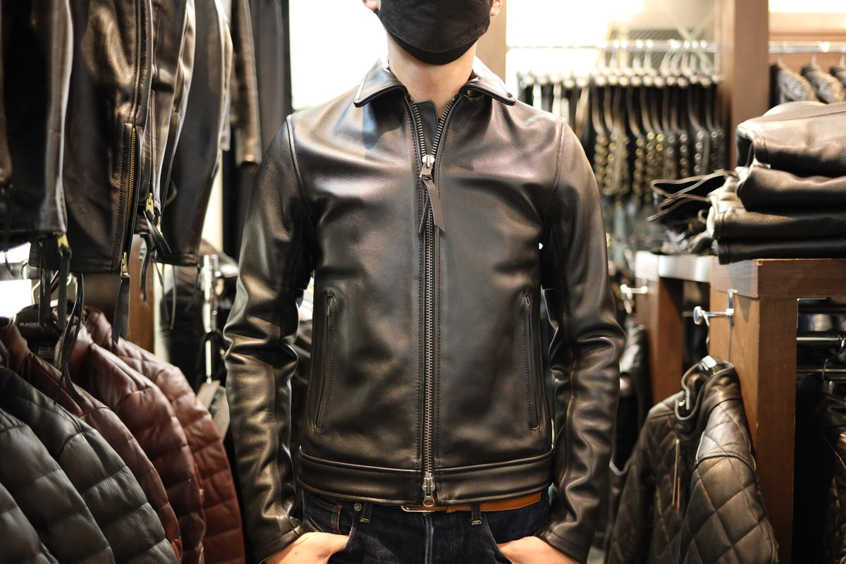 汎用性の高い襟付きシングルライダース 