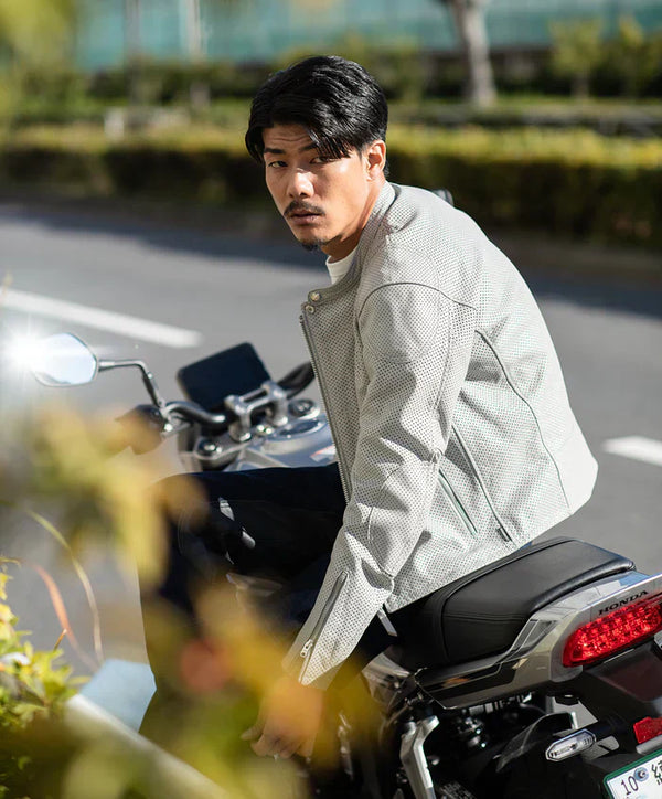 「熱」を抑え、涼しく纏う。サマー・ニュアンスカラー。