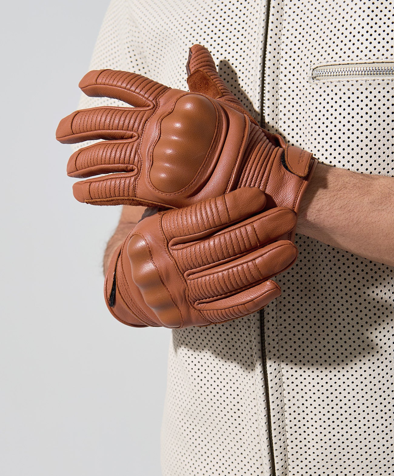 H178 B84 W72 サイズL 着用