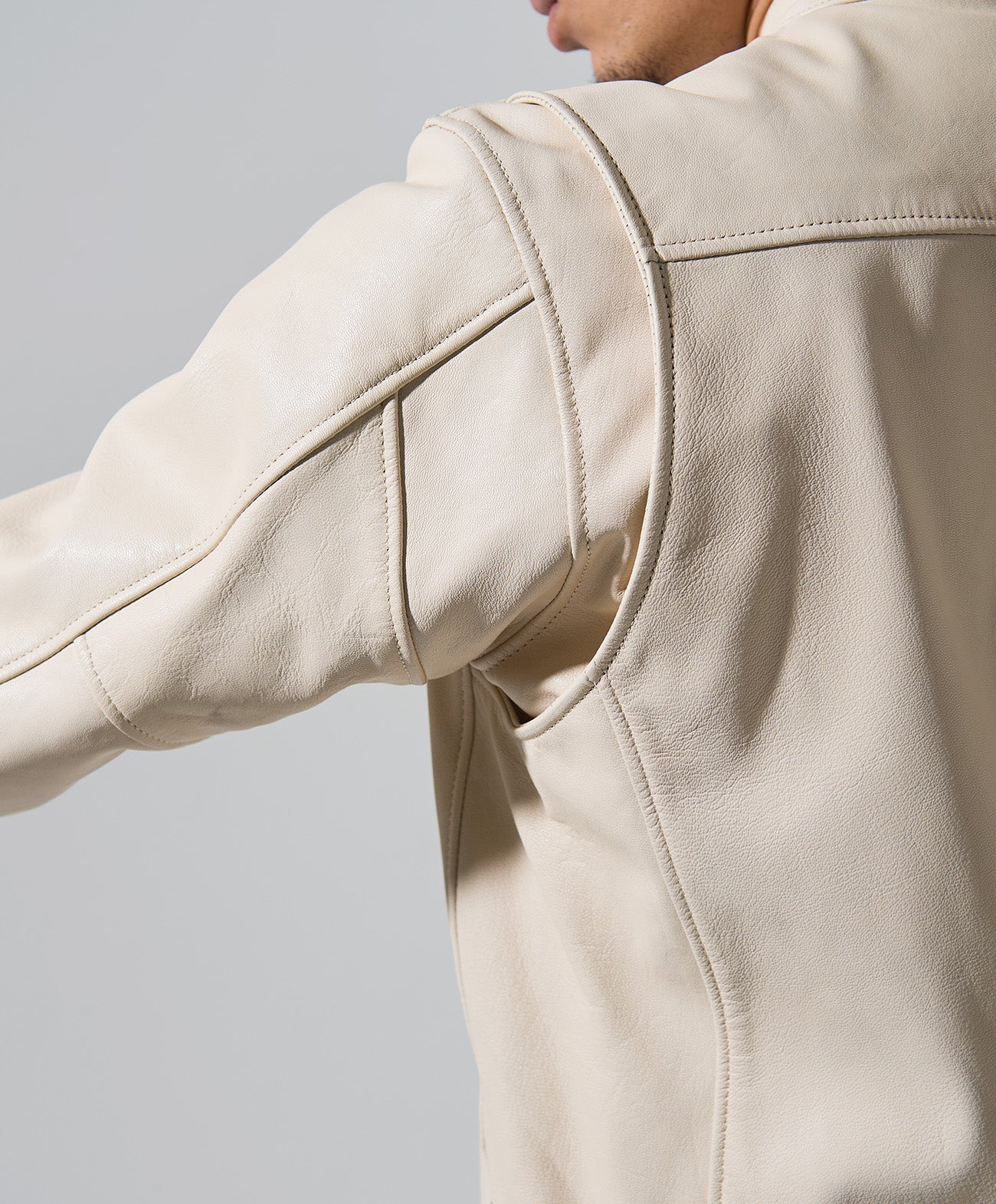 H178 B84 W72 サイズL 着用