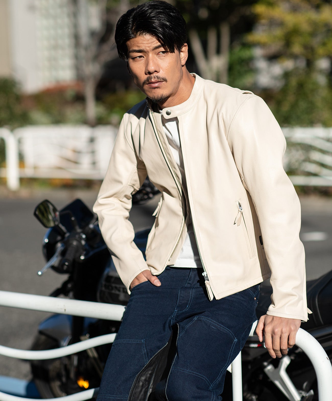 H185 B93 W72 サイズL 着用